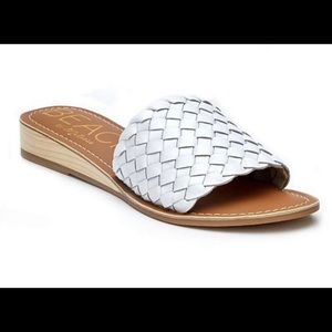 MATISSE “Pipeline” white leather sandals